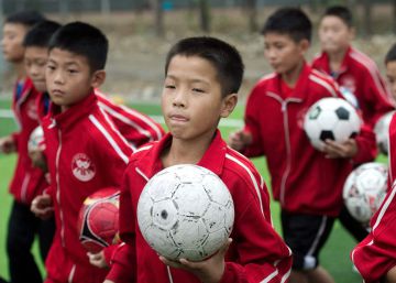 Estudiante en una escuela de f&uacute;tbol en la ciudad china de Dengfeng. 