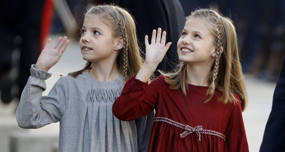 La princesa de Asturias, Leonor y la infanta Sofía, a su llegada al Congreso. La princesa de Asturias, Leonor y la infanta Sofía, a su llegada al Congreso.