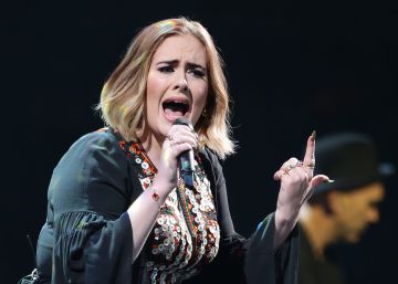 Adele, durante su concierto en Glastonbury. Adele, durante su concierto en Glastonbury.