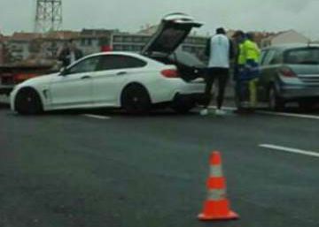 Gelson Martins crashes his car but walks away unhurt