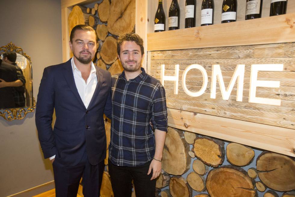 Leonardo DiCaprio junto al fundador de Home, Josh Littlejohn.