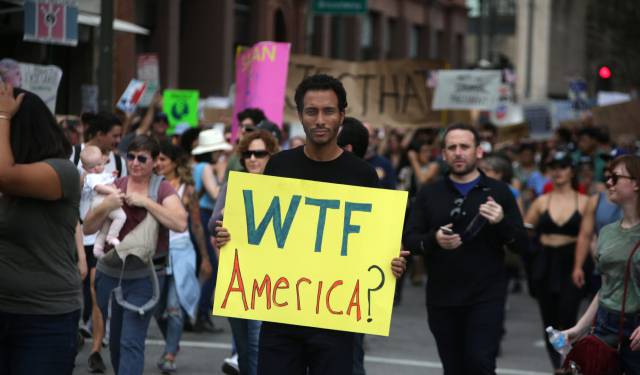 Manifestaci&oacute;n en Los &Aacute;ngeles contra Trump.
