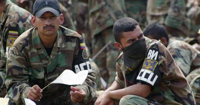 Paramilitares en Colombia en 2006. 