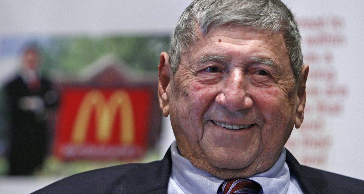 El creador de la hamburguesa Big Mac, Michael 'Jim' Delligatti, en 2008. El creador de la hamburguesa Big Mac, Michael 'Jim' Delligatti, en 2008.