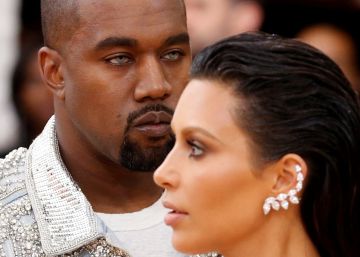 FILE PHOTO - Musician Kanye West (L) and wife Kim Kardashian arrive at the Metropolitan Museum of Art Costume Institute Gala (Met Gala) to celebrate the opening of "Manus x Machina: Fashion in an Age of Technology" in the Manhattan borough of New York, May 2, 2016. REUTERSLucas JacksonFile Photo FILE PHOTO - Musician Kanye West (L) and wife Kim Kardashian arrive at the Metropolitan Museum of Art Costume Institute Gala (Met Gala) to celebrate the opening of "Manus x Machina: Fashion in an Age of Technology" in the Manhattan borough of New York, May 2, 2016. REUTERSLucas JacksonFile Photo