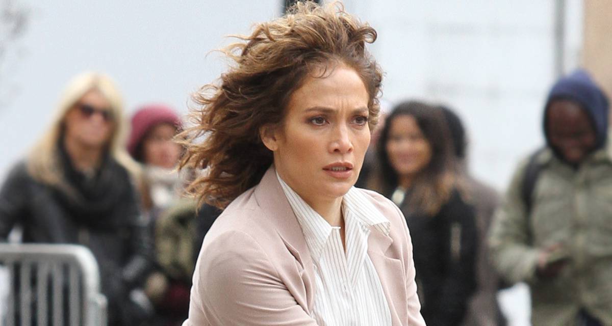 La cantante y actriz Jennifer Lopez durante el rodaje de 'Shades Of Blue', el pasado octubre en Nueva York. La cantante y actriz Jennifer Lopez durante el rodaje de 'Shades Of Blue', el pasado octubre en Nueva York.