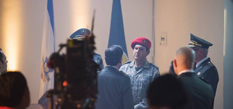 Andrés Parra, como Chávez, durante el rodaje de 'El Comandante'. Andrés Parra, como Chávez, durante el rodaje de 'El Comandante'.