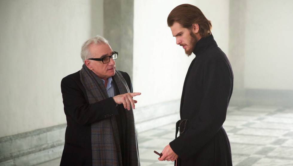 El director Martin Scorsese y, a la derecha, Andrew Garfield, durante el rodaje de 'Silencio'.