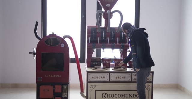 Reproducción infantil de una máquina para hacer chocolate exhibida en el Museo del Chocolate de Estepa, en Sevilla. Reproducción infantil de una máquina para hacer chocolate exhibida en el Museo del Chocolate de Estepa, en Sevilla.