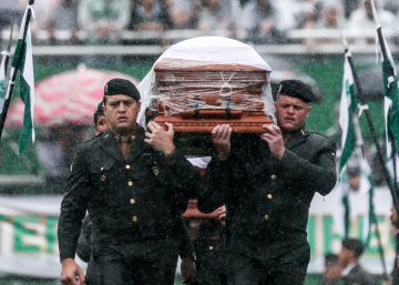 El funeral por las víctimas de accidente de avión del Chapecoense