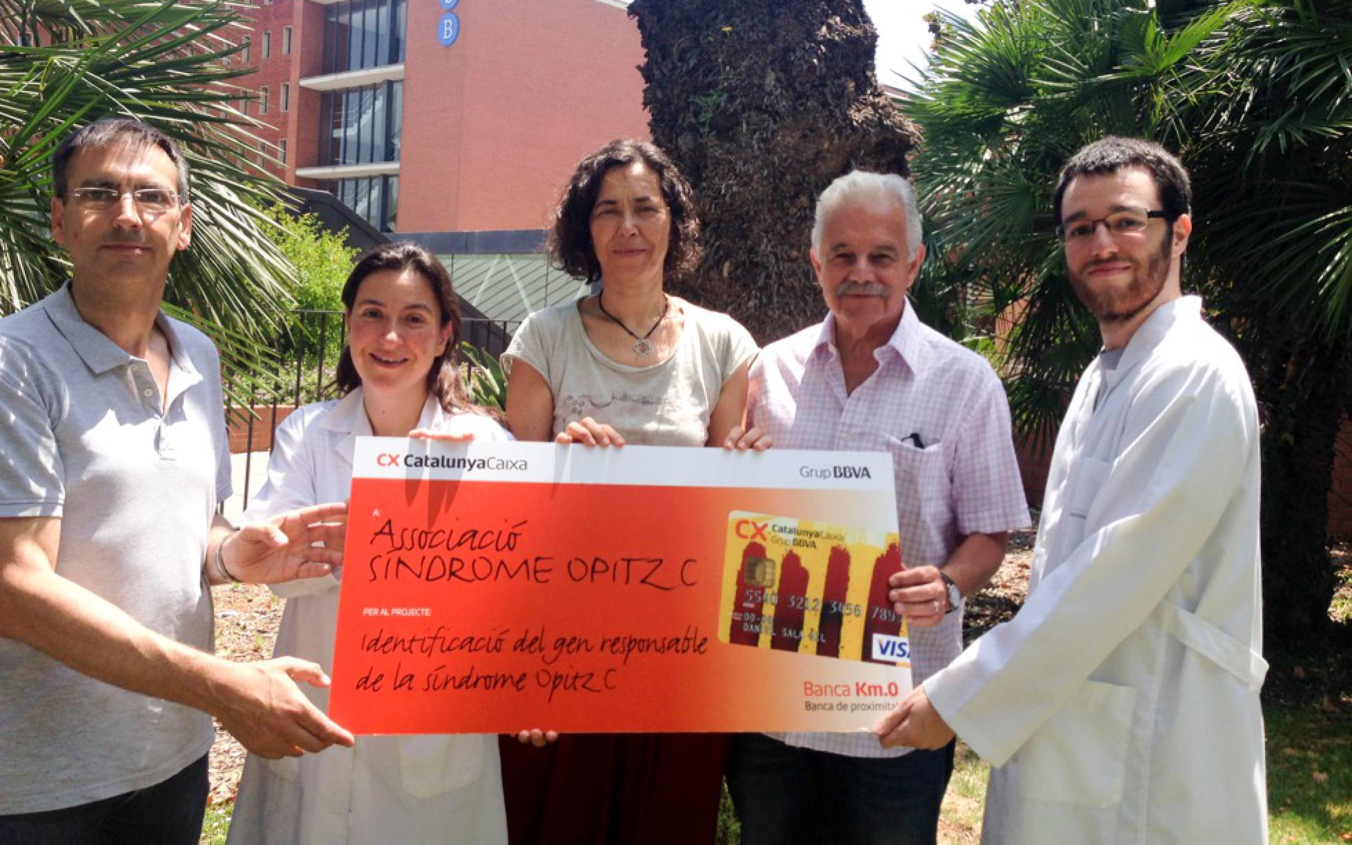 Investigadores de la Universidad de Barcelona reciben una donación de la Asociación Síndrome Opitz C. Investigadores de la Universidad de Barcelona reciben una donación de la Asociación Síndrome Opitz C.