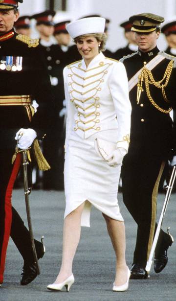Diana de Gales, con un vestido de Catherine Walker, en 1987.