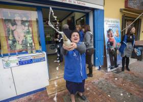 ¿Por qué jugamos a la Lotería de Navidad? Nuestros motivos no "lógicos" ¿Por qué jugamos a la Lotería de Navidad? Nuestros motivos no "lógicos"