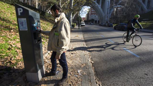 Zona de aparcamiento regulado en Madrid.