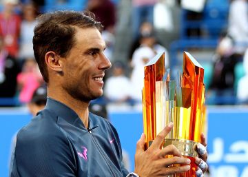 Rafa Nadal luce nuevo peinado tras someterse a un tratamiento capilar