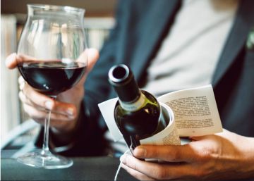 Botellas de vino para amantes de la lectura y cómo combinarlas Botellas de vino para amantes de la lectura y cómo combinarlas