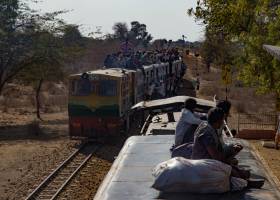El servicio Gwalior-Sabalgarh y el Sheopur-Sabalgarh, igual de saturados. El servicio Gwalior-Sabalgarh y el Sheopur-Sabalgarh, igual de saturados.