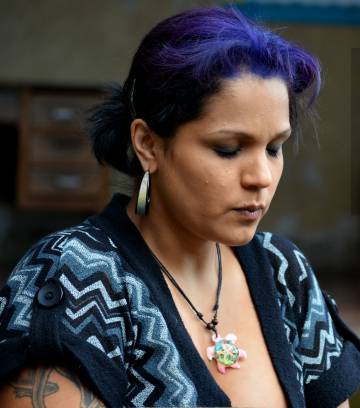 Johana no contaba con ingresos suficientes para apoyar a su familia. Por eso le solicitó a una tía trabajo en la venta de drogas.