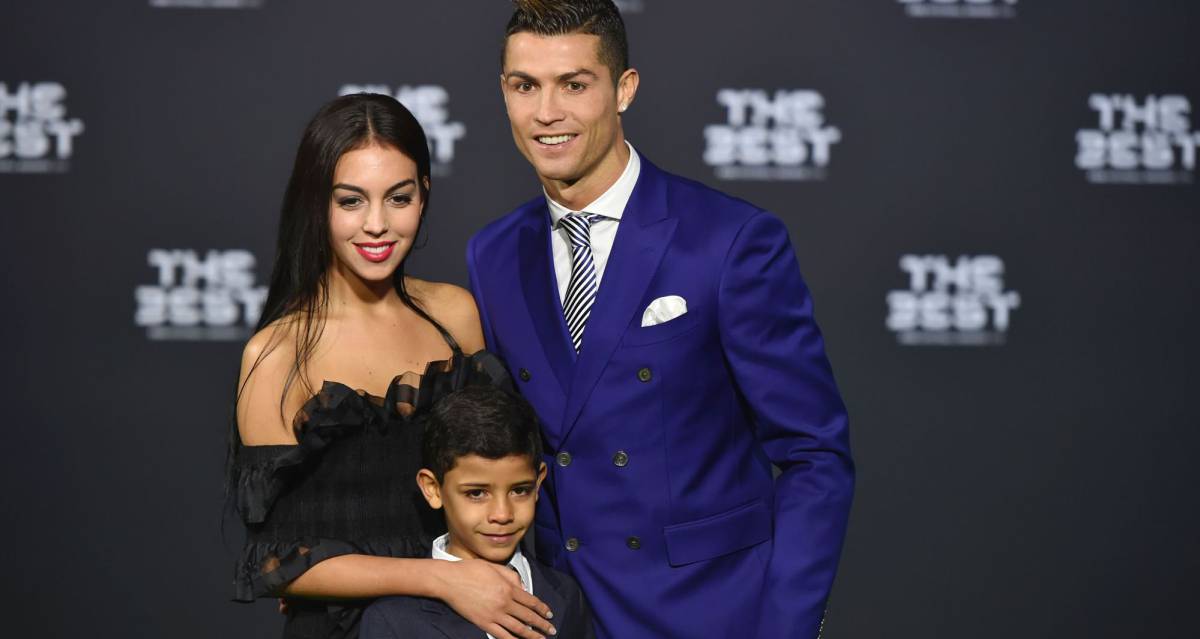 Cristiano Ronaldo, con su novia Georgina Rodriguez y su hijo. Cristiano Ronaldo, con su novia Georgina Rodriguez y su hijo.