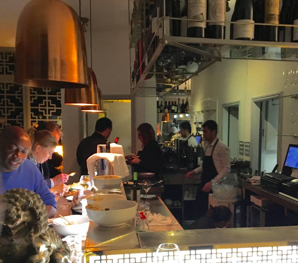 BARRA DEL RESTAURANTE ANDREW WONG  CAPEL
