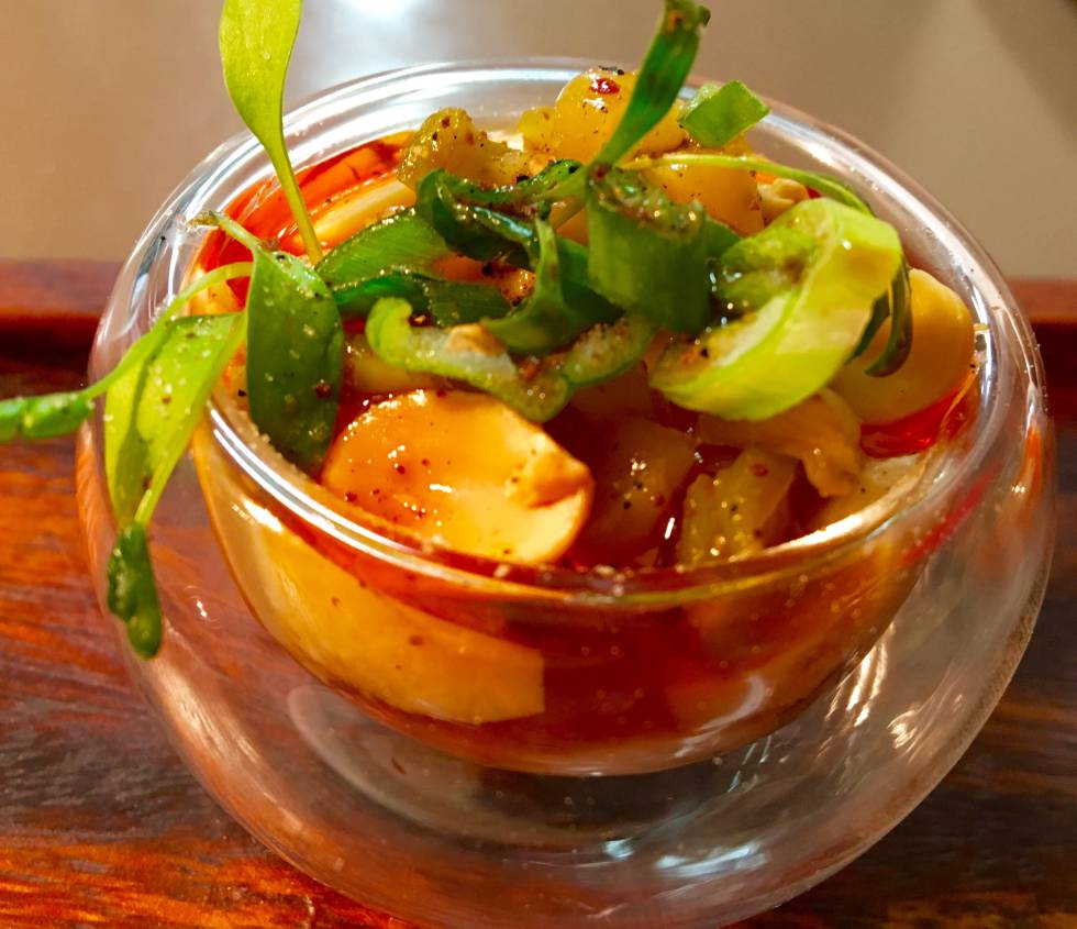 Pollo Gong Bao con cacahuetes tostados  CAPEL