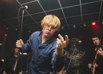 Máscaras y purpurina. ¿Qué es este rollo que se ha inventado Ty Segall?