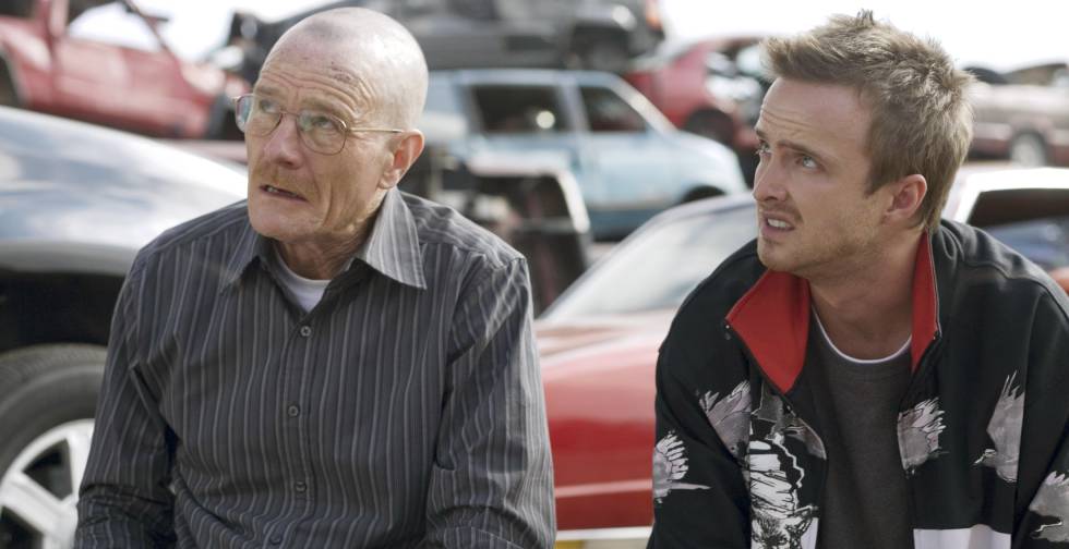 Bryan Cranston y Aaron Paul en un fotograma de la segunda temporada de Breaking Bad. Bryan Cranston y Aaron Paul en un fotograma de la segunda temporada de Breaking Bad.