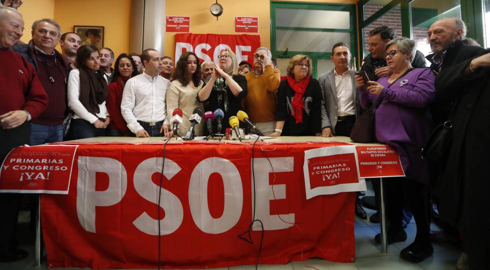 Representantes de las casi 50 plataformas de militantes del PSOE reunidas el 13 de enero de 2017. 