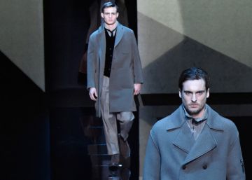 Modelos con las propuestas de Giorgio Armani para la próxima temporada de otoño-invierno, en la pasarela de Milán. Modelos con las propuestas de Giorgio Armani para la próxima temporada de otoño-invierno, en la pasarela de Milán.