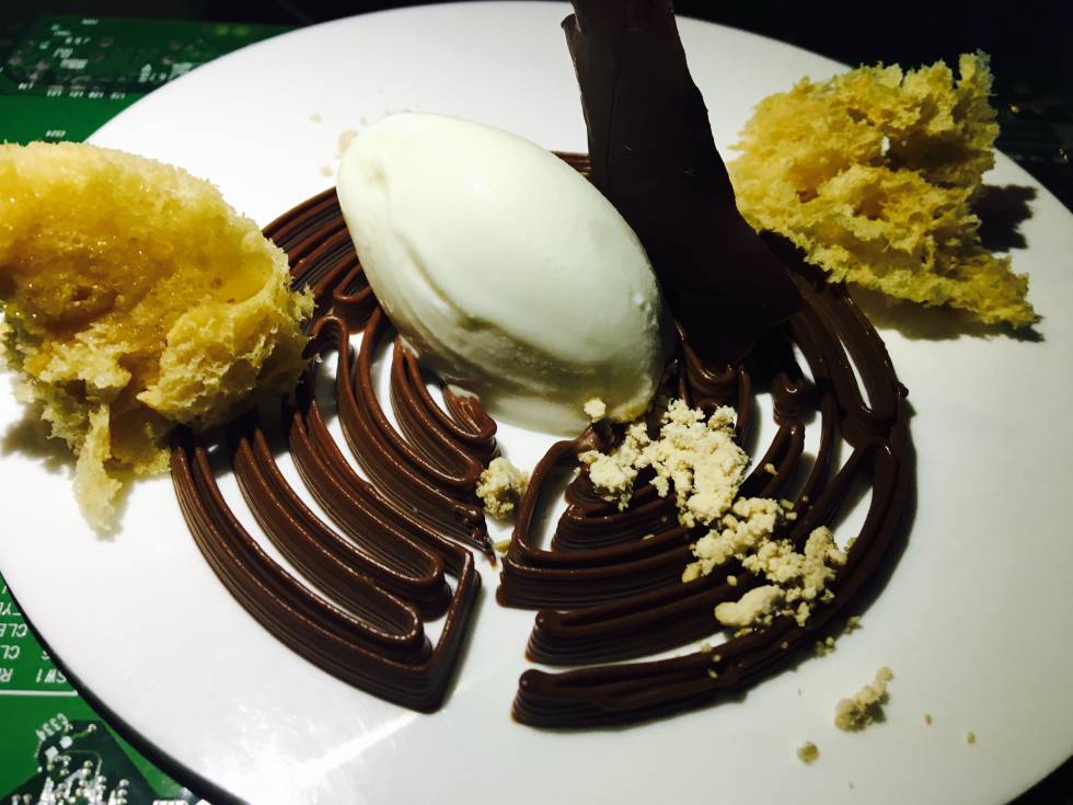 LABERINTO 3D, LECHE, CACAO Y AVELLANAS CAPEL