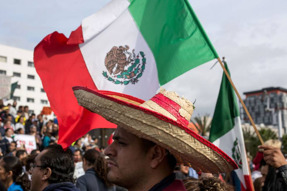 Manifestación contra la subida de la gasolina en México. Manifestación contra la subida de la gasolina en México.