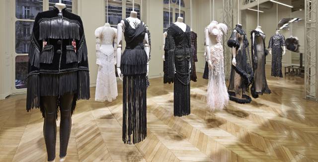Diseños de Riccardo Tisci para la colección de alta costura de Givenchy. Diseños de Riccardo Tisci para la colección de alta costura de Givenchy.
