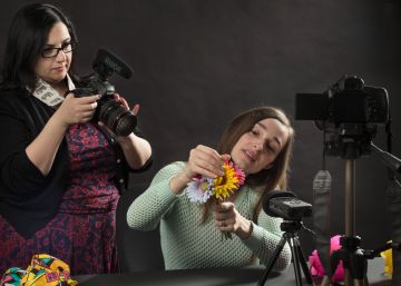 Vídeos haciendo susurros extraños, la nueva moda de YouTube que practican los famosos