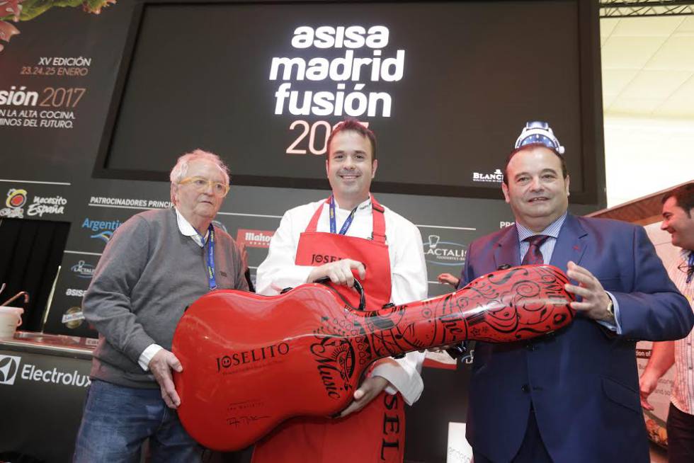 NACHO SOLANA CON ARZAK Y JOSELITO J. PEÑAS