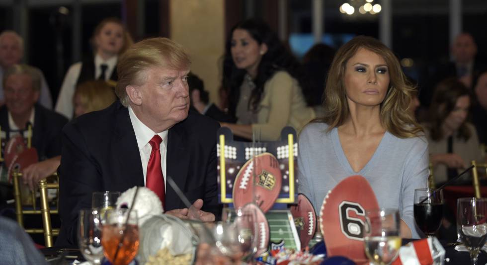 Donald y Melania Trump, durante un encuentro el pasado domingo para seguir la final de la Super Bowl. Donald y Melania Trump, durante un encuentro el pasado domingo para seguir la final de la Super Bowl.