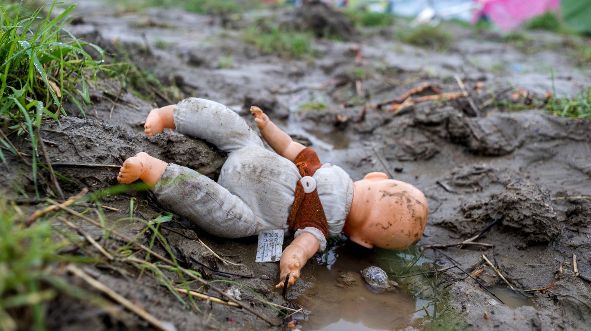 Hay muchos niños a los que se les ha quitado el derecho de ser niños. Hay muchos niños a los que se les ha quitado el derecho de ser niños.