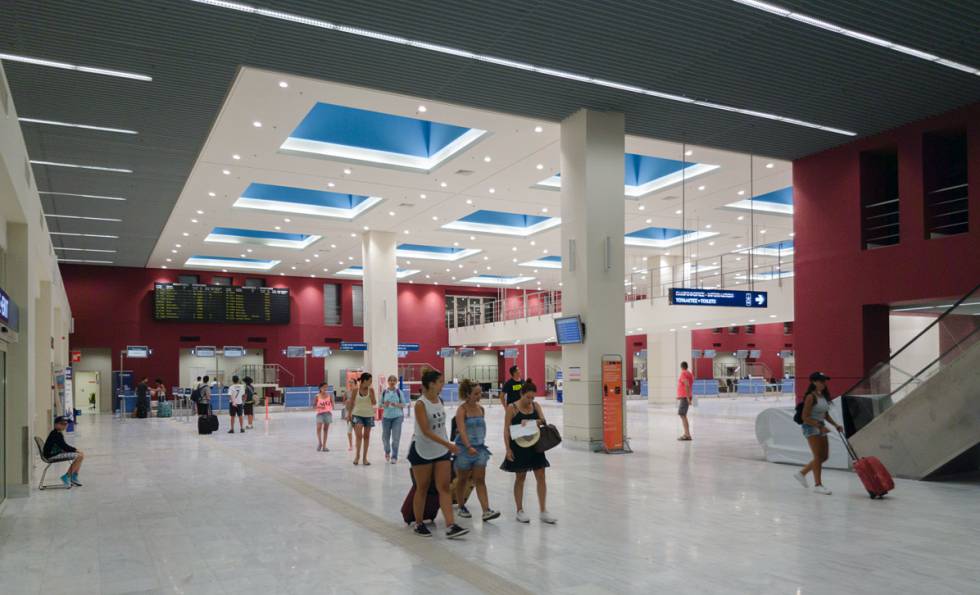 Terminal de salidas del aeropuerto de Chania