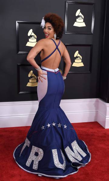 La cantante Joy Villa arrives en los premios Grammy 2017.