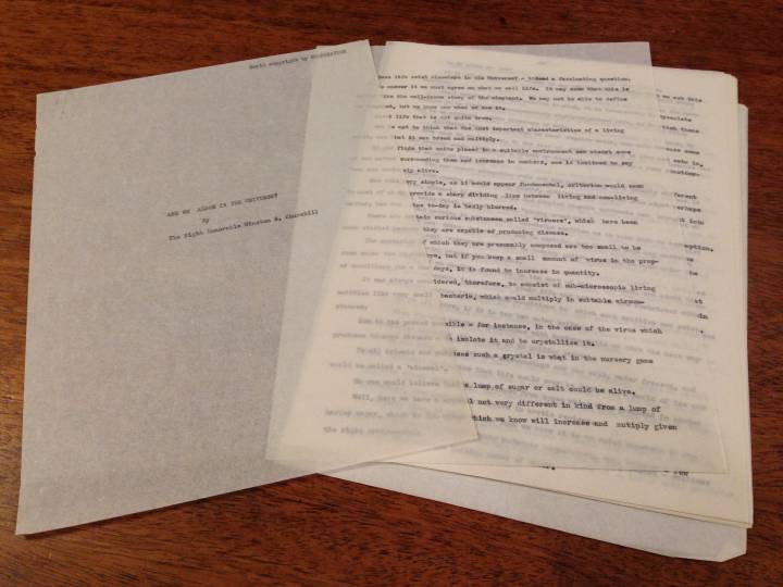 O ensaio, que nunca foi publicado, se chama ‘Estamos sozinhos no Universo?’ O ensaio, que nunca foi publicado, se chama ‘Estamos sozinhos no Universo?’