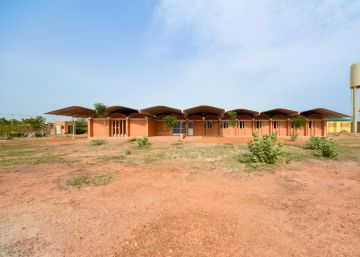 Una casa para los niños que se quedan Una casa para los niños que se quedan