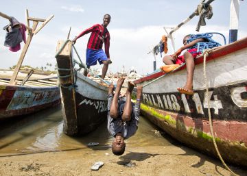 Niños enrolados para la pesca en Ghana Niños enrolados para la pesca en Ghana