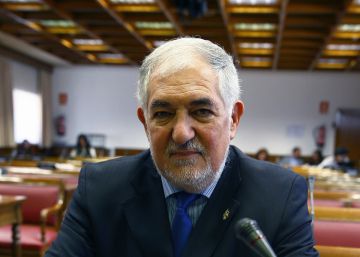Con la respiración contenida Con la respiración contenida