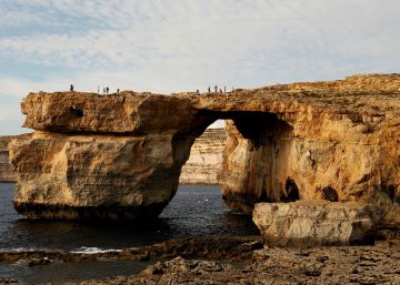 La célebre Ventana Azul de Malta se derrumba por un fuerte temporal de olas La célebre Ventana Azul de Malta se derrumba por un fuerte temporal de olas