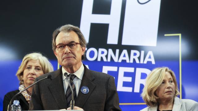 Artur Mas, tras conocer la inhabilitación, junto a Rigau y Ortega.