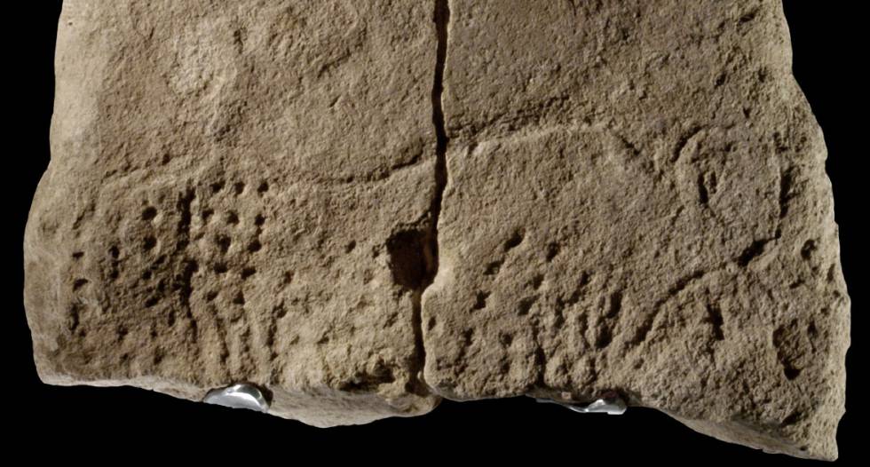Piedra con un uro grabado hace 38.000 años. 