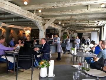 NOMA, MUCHOS COCINEROS EJERCEN DE CAMAREROS CAPEL
