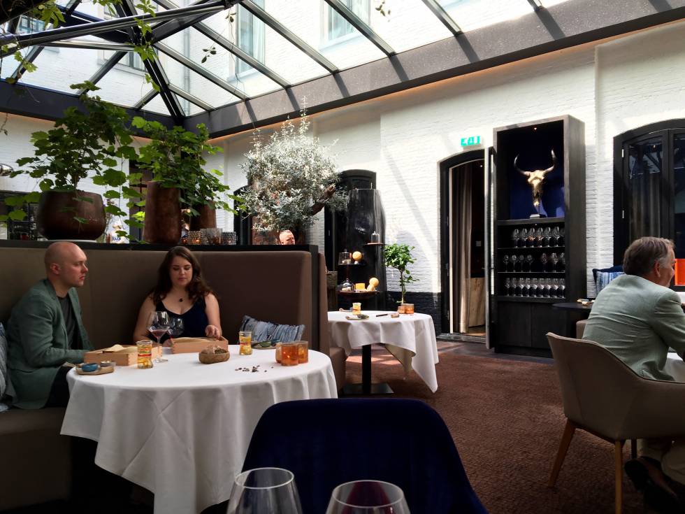 SALA, CLÁSICA DEL RESTAURANTE DE LIBRIJE (HOLANDA) CAPEL