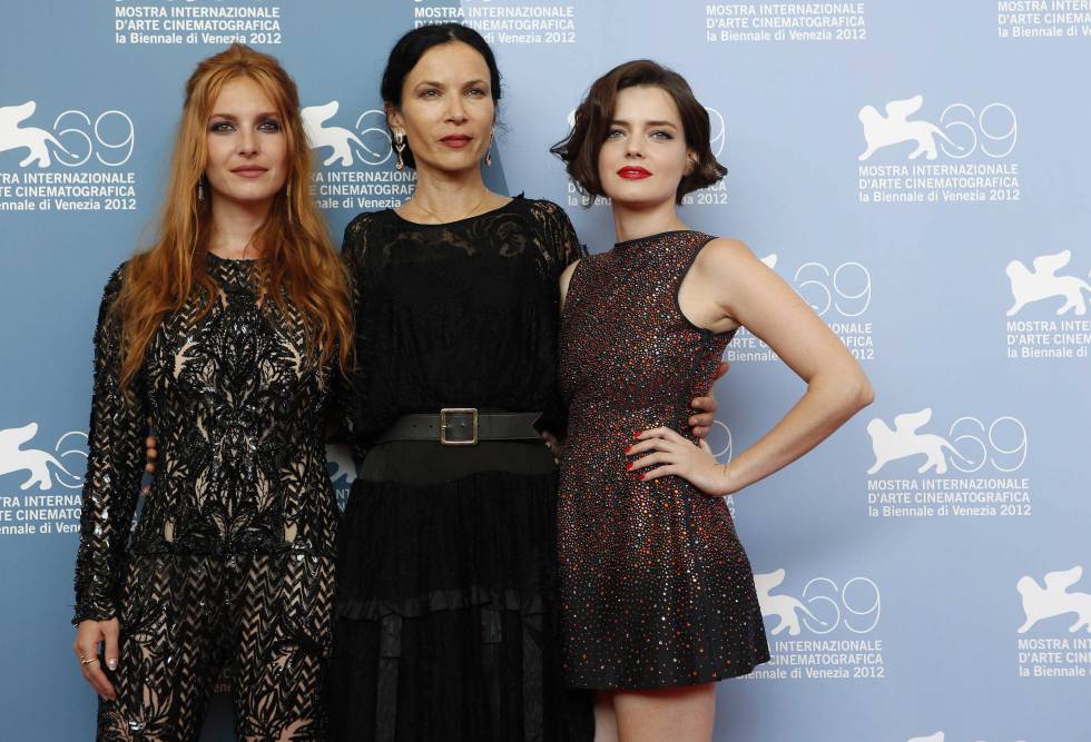 Xan Cassavetes y las actrices Roxane Mesquida y Josephine De La Baume durante el estreno de la película