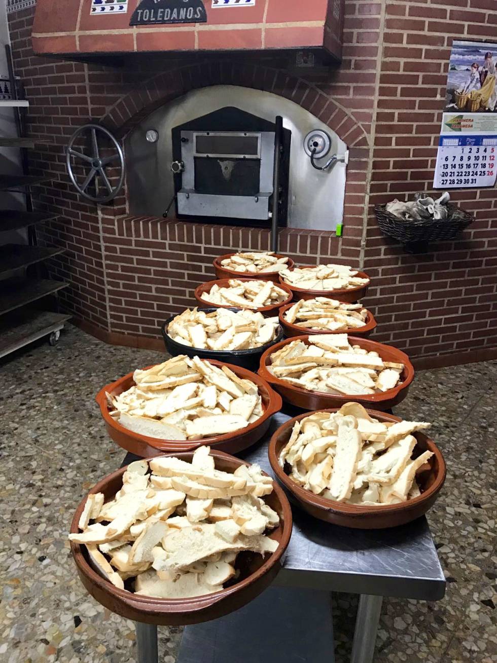 CAZUELAS SIN ADEREZAR, ANTES DE ENTRAR EN EL HORNO CAPEL