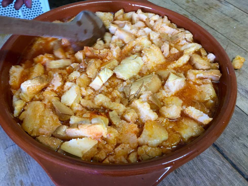 CAZUELA CON TODOS LOS INGREDIENTES ANTES DE ENTRAR EN EL HORNO CAPEL